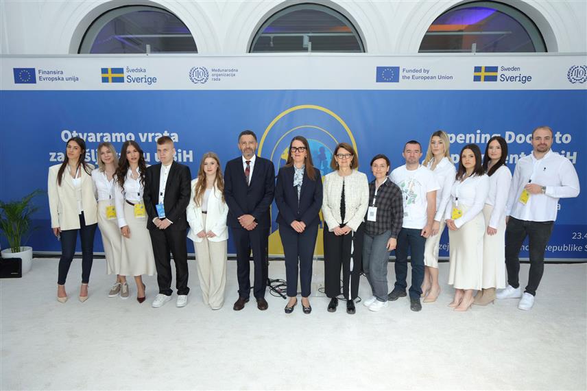 БАЊАЛУКА, 23. АПРИЛА /СРНА/ - Више од 800 особа из БиХ добило је прилику за запослење кроз пројекат "ЕУ за запошљавање" који у БиХ финансирају ЕУ и Шведска, а спроводи Међународна организација рада, истакнуто је данас у Бањалуци на финалној конференцији пројекта.