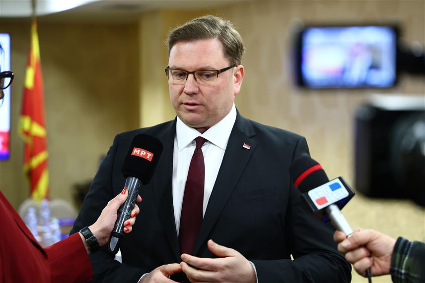 БЕОГРАД, 24. АПРИЛА /СРНА/ - Директор Управе за сарадњу са дијаспором и Србима у региону Владимир Кокановић најоштрије осуђује вандалски напад на православни храм у Загребу, који представља недопустив чин мржње и грубо скрнављење светиње Српске православне цркве /СПЦ/.
