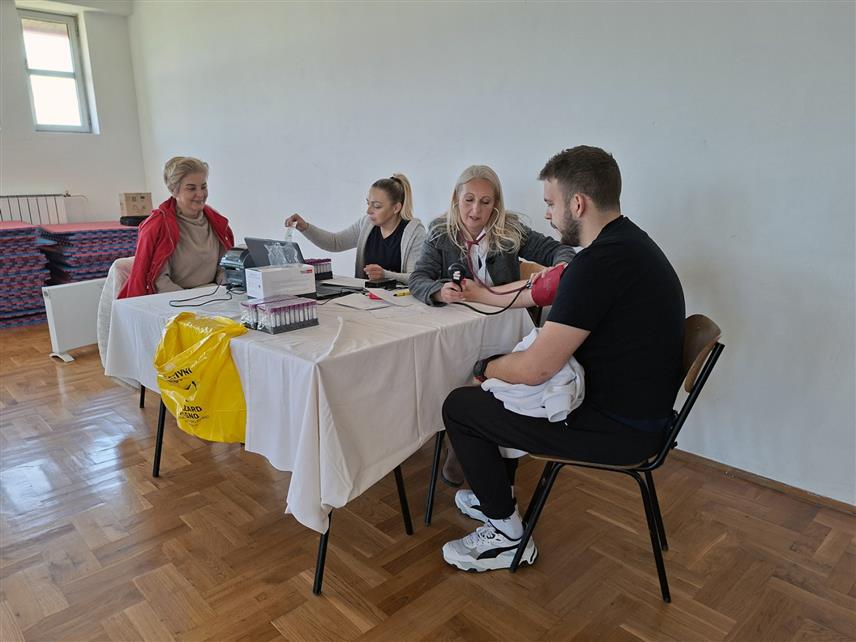 СОКОЛАЦ, 24. АПРИЛА /СРНА/ - Организација Црвеног крста на Сокоцу организовала је данас акцију добровољног давања крви у којој су прикупљене 34 дозе.