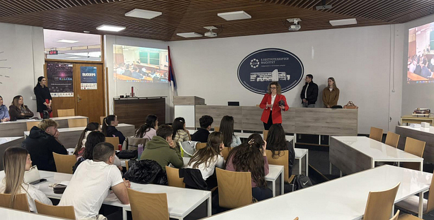 ИСТОЧНО САРАЈЕВО, 24. АПРИЛА /СРНА/ - Електротехнички факултет у Источном Сарајеву данас је посјетило 17 ученика Средњошколског центра "Источна Илиџа" који су показали интересовање за упис на ову високошколску установу.