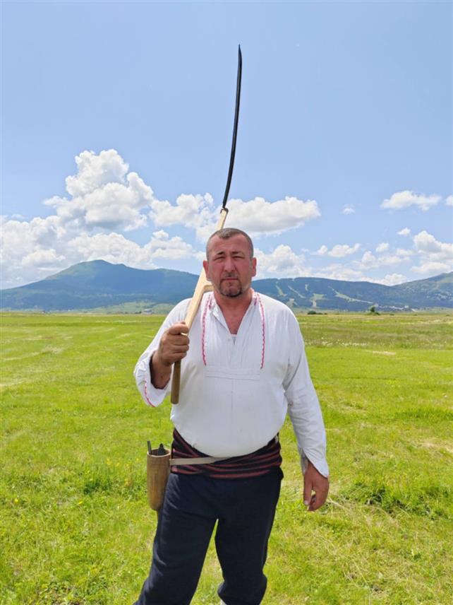 ДРИНИЋ, 25. АПРИЛА /СРНА/- Општина Петровац - Дринић позната је као крај који обилује шумама, јер је од 13.000 хектара површине, на колико се простире, под шумом скоро 11.000, рекао је Срни радник Шумског газдинства "Оштрељ-Дринић" и познати косац из овог краја Мирко Кецман.