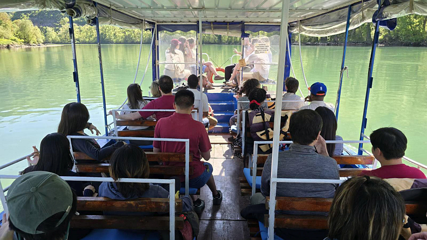 ВИШЕГРАД, 26. АПРИЛА /СРНА/ – У склопу студијске посјете Републици Српској, група дипломаца америчких универзитета Харвард и Станфорд боравили су у туристичкој посјети општини Вишеград, гдје су се састали са представницима локалне заједнице.