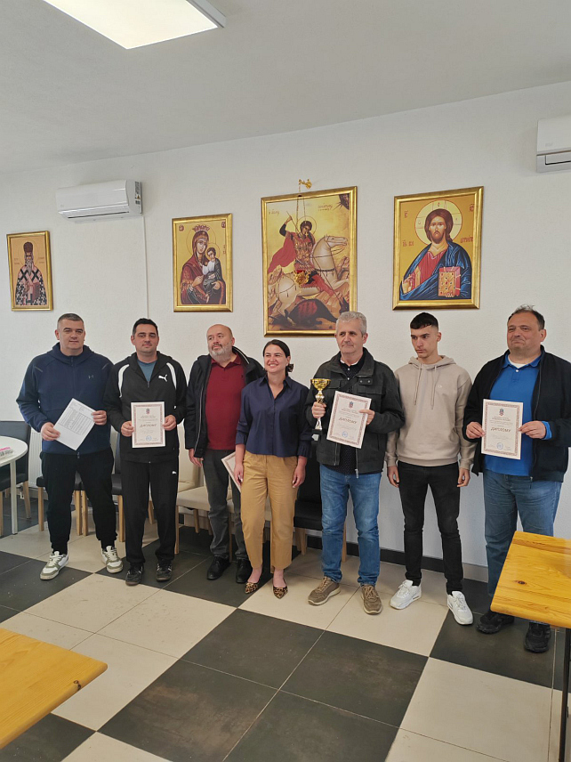 ТРНОВО, 26. АПРИЛА /СРНА/ - Ефим Муратовић побједник је шестог Меморијалног шаховског турнира "Горан Вујичић", који је данас одржан у Трнову у знак сјећања на некадашњег начелника ове локалне заједнице.	
