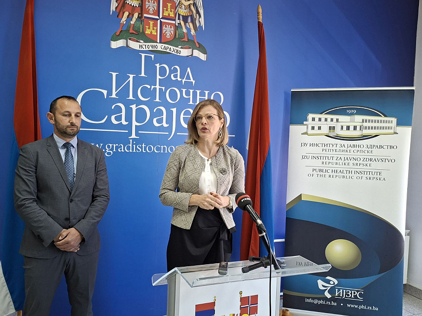 ИСТОЧНО САРАЈЕВО, 27. АПРИЛА /СРНА/ - Шеф секције за здравље у Канцеларији Уницефа у БиХ Јела Аћимовић на конференцији за новинаре у Источном Сарајеву.