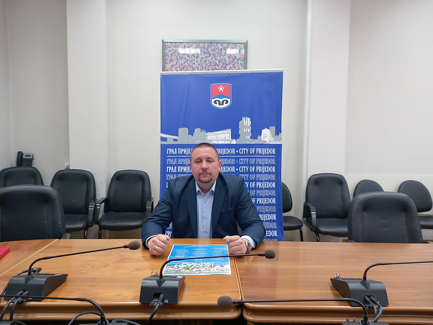 ПРИЈЕДОР, 27. АПРИЛА /СРНА/ - Дан града Приједора - 16. мај, биће обиљежен низом догађаја за све генерације, који ће почети данас и трајаће до 18. маја, најавио је данас шеф Кабинета градоначелника Бранко Мудринић.