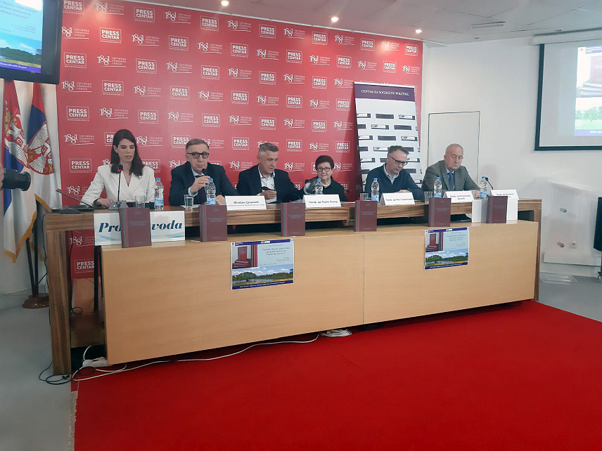 БЕОГРАД, 27. АПРИЛА /СРНА/ - У Београду је промовисана монографија "Четврт вијека образовања социјалних радника у Републици Српској", а том приликом је истакнуто да је будућност социјалне службе да се прилагођава новинама, попут вјештачке интелигенције, технологији и дигитализацији, да би била ефикаснија.