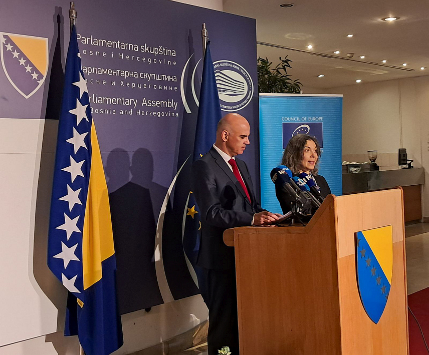 САРАЈЕВО, 28. АПРИЛА /СРНА/ - Генерални секретар Савјета Европе Алан Берсе на конференцији за новинаре у Сарајеву.