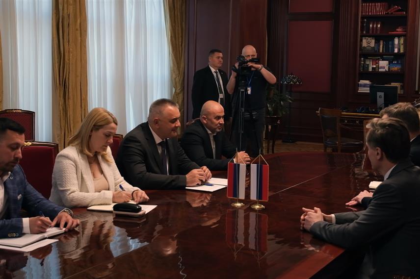 БАЊАЛУКА, 28. АПРИЛА /СРНА/ - Премијер Републике Српске Саво Минић рекао је да је данас на састанку са делегацијом Нижегородске области разговарано о сарадњи у области информационих технологија, медицине и фармације, те формирању радних група које ће радити на томе.
