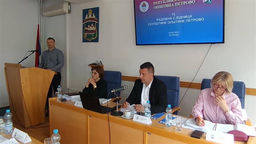 ПЕТРОВО, 29. АПРИЛА /СРНА/ - Општина Петрово остварила је у прошлој години буџетски суфицит од 317.539 КМ, истакнуто је на данашњој сједници Скупштине општине.