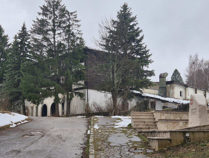 ПАЛЕ, 2. АПРИЛА /СРНА/ - Војна болница "Коран" на Палама, основана прије 34 године, била је кључна за Сарајевско-романијску регију у рату јер су ту спасени многи животи у готово немогућим условима.