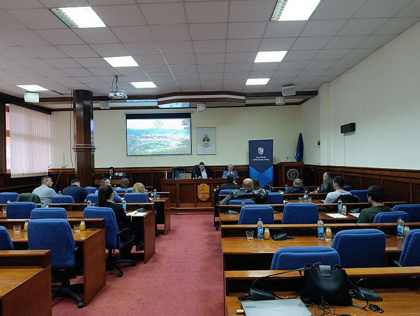 МРКОЊИЋ ГРАД, 2. АПРИЛА /СРНА/ - Привреда у општини Мркоњић Град је стабилна, али постоје одређени проблеми у вези са набавком репроматеријала, закључено је данас на састанку Привредног савјета ове општине.