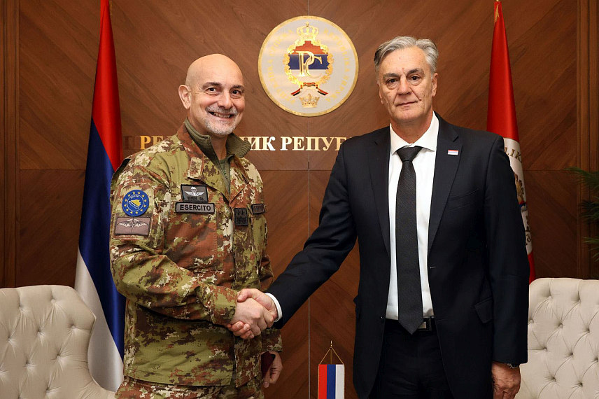 БАЊАЛУКА, 2. АПРИЛА /СРНА/ - Предсједник Републике Српске Синиша Каран истакао је у разговору са командантом Еуфора у БиХ генерал-мајором Маурициом Фрондом да су институције Српске посвећене очувању мира и стабилности. /Фото - Борислав Здриња/