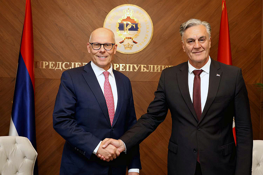 БАЊАЛУКА, 30. АПРИЛА /СРНА/ - Састанак предсједника Републике Српске Синише Карана са послаником њемачког Бундестага Петером Бајером. /фото: Борислав Здриња/