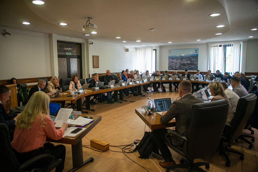 ПРЊАВОР, 30. АПРИЛА /СРНА/ - Скупштинa града Прњавора.