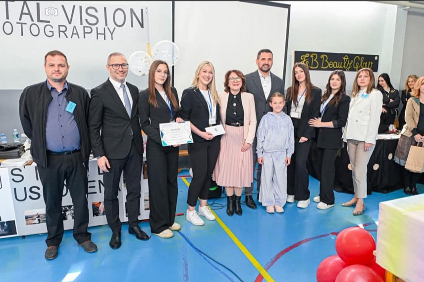 ПРЊАВОР, 30. АПРИЛА /СРНА/ – У Прњавору је данас одржан Сајам предузећа за вјежбу у организацији ученика прњаворског Центра средњих школа "Иво Андрић", који су представили своје пословне идеје, производе и услуге.