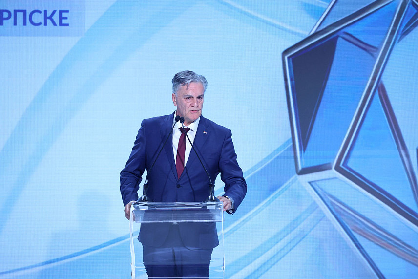 БАЊАЛУКА, 3. АПРИЛА /СРНА/ - У Бањалуци је почео Избор најуспјешнијих у привреди Српске. Обраћање предсједника Републике Српске Синише Карана./фото: Борислав Здриња/