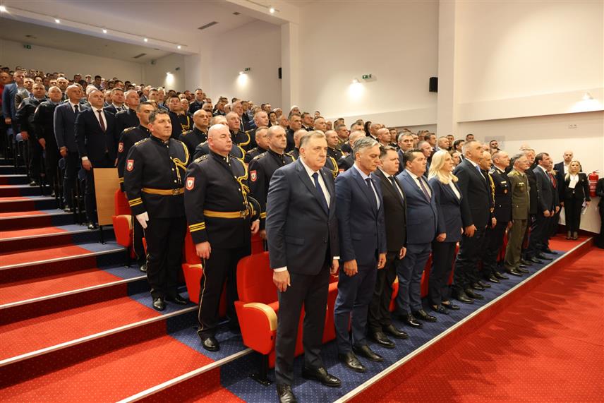 БАЊАЛУКА, 4. АПРИЛА /СРНА/ - У Центру за обуку Министарства унутрашњих послова Републике Српске /МУП/ у Залужанима почела је централна свечаност обиљежавања Дана полиције - 4. априла. /фото Борислав Здриња/