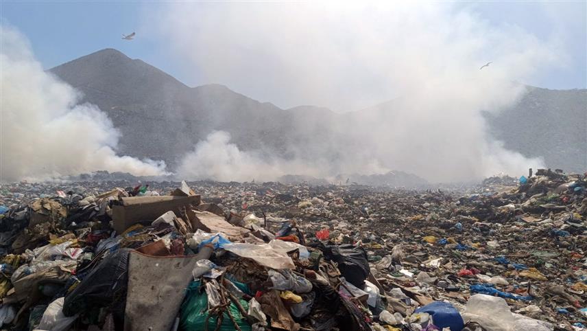 TРЕБИЊЕ, 5. АПРИЛА /СРНА/ - Пожар на депонији Ободина код Tребиња стављен је под контролу, не угрожава насеља и имовину људи.