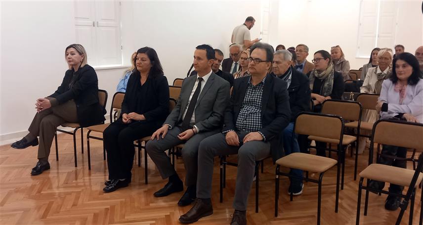 ТРЕБИЊЕ, 5. АПРИЛА /СРНА/ - У Музеју Херцеговине вечерас је промовисан зборник радова "Поетика Злате Коцић", која је добитник Дучићеве награде, те је истакнуто да Злата Коцић поезију види као довршен круг који се креће у спирали према небу, те као идеалан свијет.