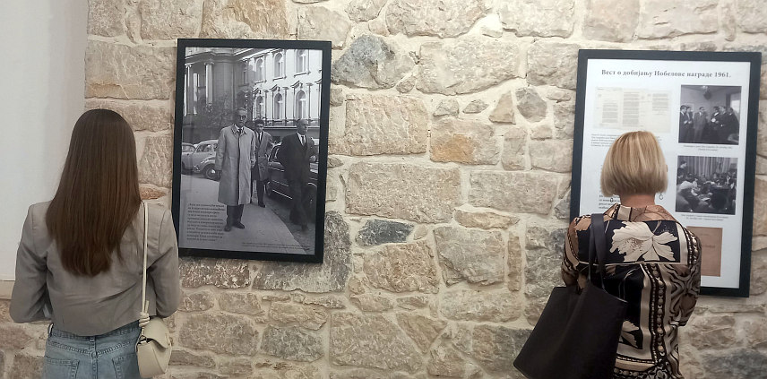 ТРЕБИЊЕ, 5. АПРИЛА /СРНА/ - У Музеју Херцеговине у Требињу вечерас је у оквиру манифестације "Дучићев дан" отворена изложба "Иво Андрић Италија – документа" на којој су између осталог представљене Андрићеве преписке са представницима италијанских издавачких кућа.