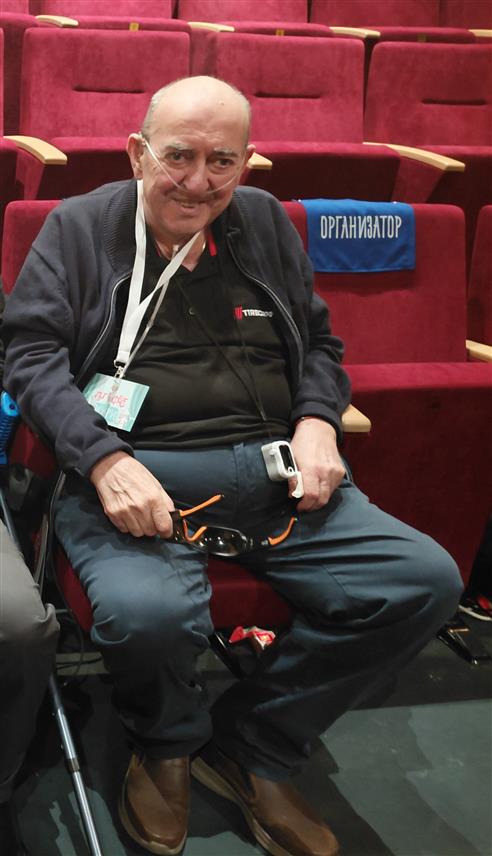 ИСТОЧНО САРАЈЕВО, 5. АПРИЛА /СРНА/ - Предсједник стручног жирија Међународног фестивала професионалних луткарских позоришта за дјецу "Лут фест" Источно Сарајево редитељ Боњо Лунгов из Бугарске каже за Срну да кроз овај фестивал, изнова и изнова открива љепоту и шарм Источног Сарајева.