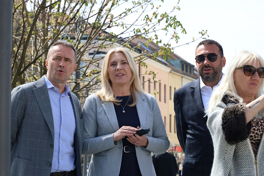 БАЊАЛУКА, 6. АПРИЛА /СРНА/ - У Бањалуци је данас одржан Тактичко-показни збор Министарства унутрашњих послова /МУП/ Републике Српске и дефиле Полицијског оркестра поводом Дана полиције. Наступ Полицијског оркестра МУП-а Републике Српске у Бањалуци данас је пратила и српски члан Предсједништва БиХ Жељка Цвијановић. /Фото - Борислав Здриња/