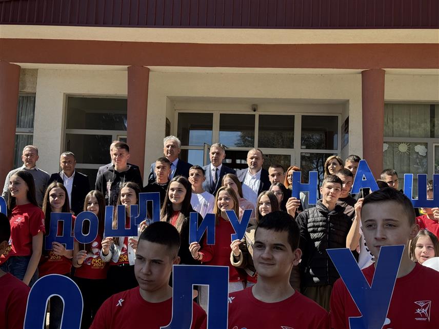 НЕВЕСИЊЕ, 6. АПРИЛА /СРНА/ - Министар просвјете и културе Републике Српске Боривоје Голубовић је посјетио Основну школу /ОШ/ "Ристо Пророковић" и Средњошколски центар /СШЦ/ "Алекса Шантић" у Невесињу.