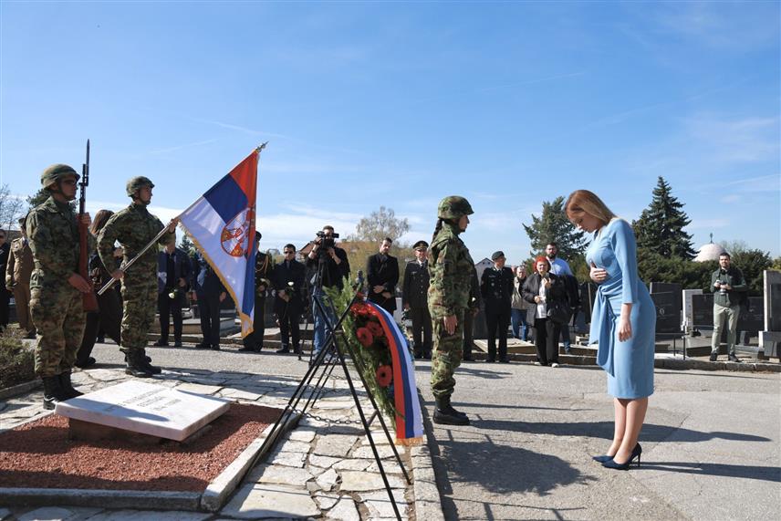 БЕОГРАД, 6. АПРИЛА /СРНА/ - Министар за рад, запошљавање, борачка и социјална питања Србије Милица Ђурђевић Стаменковски на комеморацији поводом 85 година од бомбардовања Београда која је одржана на Новом гробљу.