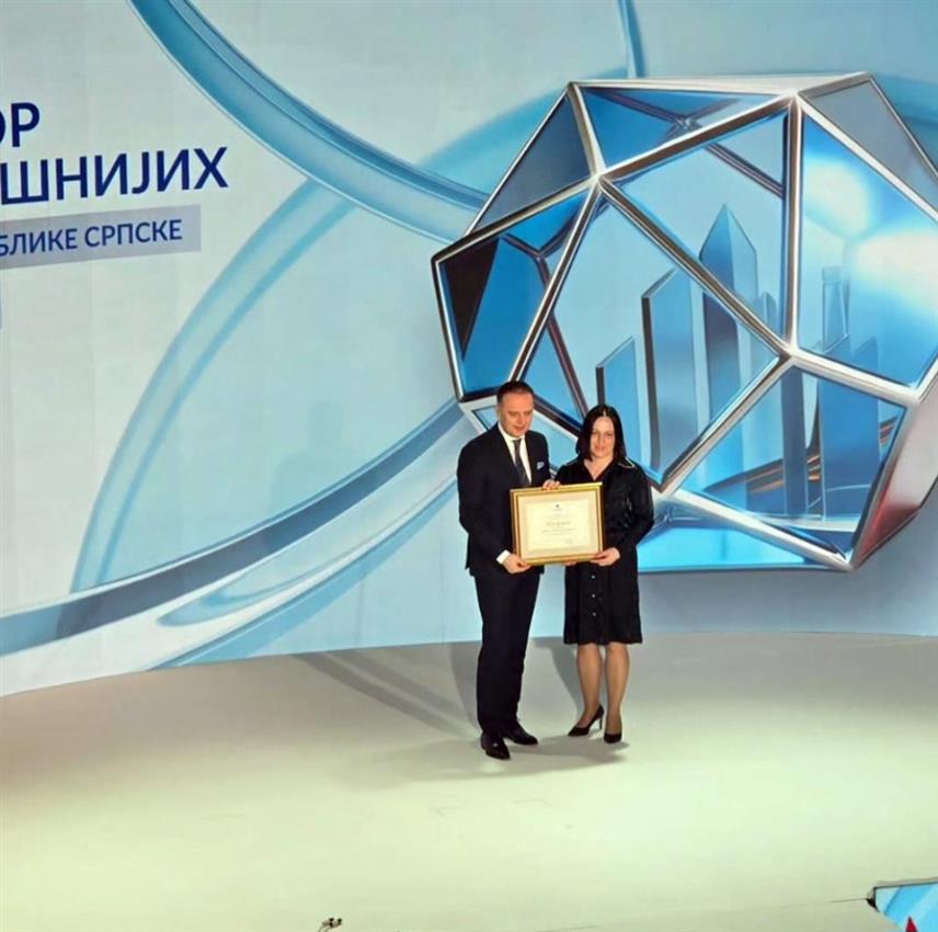 ПРЊАВОР, 6. АПРИЛА /СРНА/ – Компанија "Лебурић-комерц" из Прњавора, која је добитник признања Привредне коморе Републике Српске за најзначајнију инвестицију у 2025. години, планира наставак улагања, укључујући развој соларних електрана с циљем повећања енергетске ефикасности и одрживости пословања.