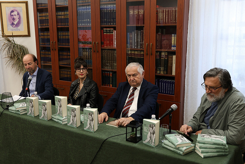 TРЕБИЊЕ, 6. АПРИЛА /СРНА/ - У Народној библиотеци у Tребињу вечерас је промовисана књига "Гојко Ђого, црни аргонаут српског песништва" чији је аутор академик Јован Делић.