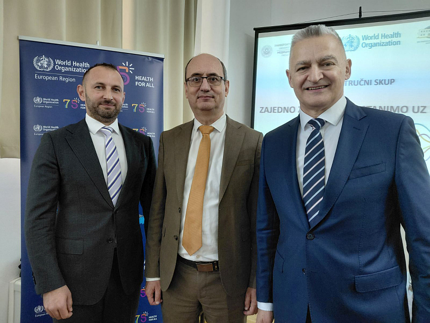БАЊАЛУКА, 7. АПРИЛА /СРНА/ - Декан Медицинског факултета Универзитета у Бањалуци Ранко Шкрбић, шеф Канцеларије Свјетске здравствене организације у БиХ Ервин Корман и директор Института за јавно здравство Српске Бојан Ђенић на научно-стручном скупу поводом Свјетског дана здравља.
