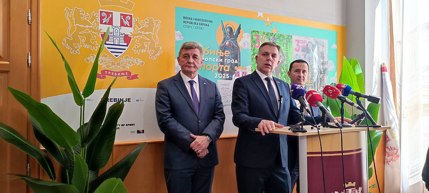 ТРЕБИЊЕ, 7. АПРИЛА /СРНА/ - Министар за научно-технолошки развој и високо образовање Републике Српске Драга Мастиловић, министар просвјете и културе Републике Српске Боривоје Голубовић и градоначелник Tребиња Мирко Ћурић на конференцији за новинаре.