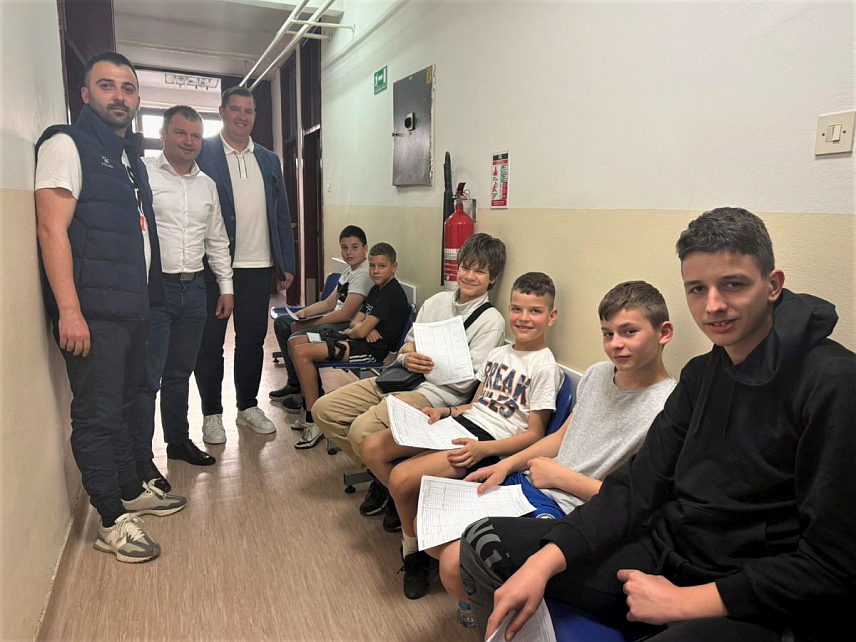 ПРИЈЕДОР, 7. АПРИЛА /СРНА/ - У Заводу за медицину рада и спорта у Приједору превентивне љекарске прегледе прошло је око 500 дјеце и омладине млађе од 18 година.