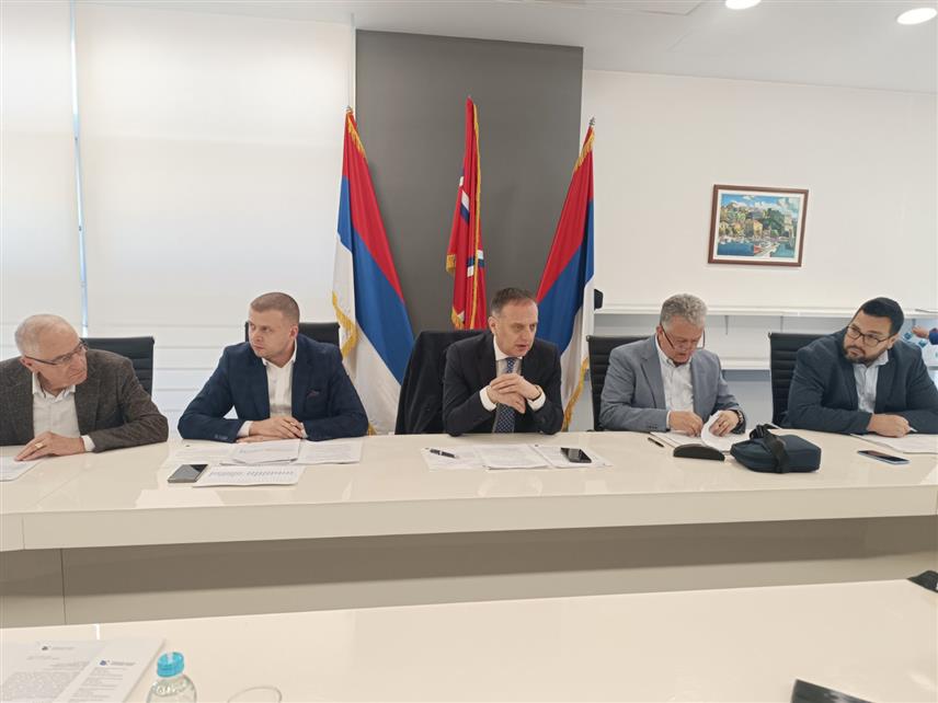 ИСТОЧНО САРАЈЕВО, 8. АПРИЛА /СРНА/ - Сједница Управног одбора Привредне коморе Републике Српске у Источном Сарајеву.