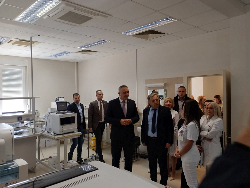БИЈЕЉИНА, 8. АПРИЛА /СРНА/ - У Болници "Свети врачеви" у Бијељини данас је отворена нова савремена биохемијско-хематолошка лабораторија, такозвана ГЛП аботова трака за обраду узорака, која представља један од најнапреднијих система у Европи.