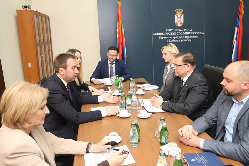 БЕОГРАД, 8. АПРИЛА /СРНА/ - Министар правде Републике Српске Горан Селак састао се данас у Београду са директором Управе Србије за сарадњу са дијаспором и Србима у региону Владимиром Кокановићем.