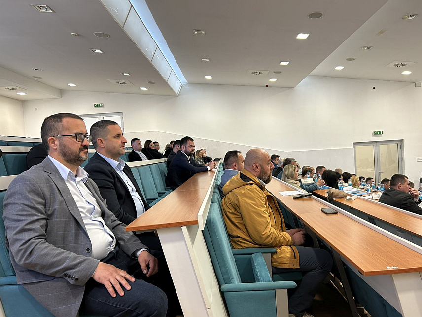 НОВИ ГРАД, 9. АПРИЛА /СРНА/ - Предсједник Скупштине општине Козарска Дубица Милош Бањац рекао је данас на сједници Скупштине општине Нови Град да ће све локалне заједницу у сливу ријеке Уне бити угрожене ако се на Трговској гори направи одлагалиште радиоактивног отпада и да то треба спријечити заједничким радом са институцијама.