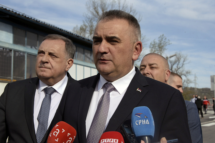 БАЊАЛУКА, 9. АПРИЛА /СРНА/ - Предсједник Владе Републике Српске Саво Минић рекао је да је новоизграђени мост у бањалучком насељу Чесма завршен и отворен у складу са ранијом обећањем Владе Републике Српске.