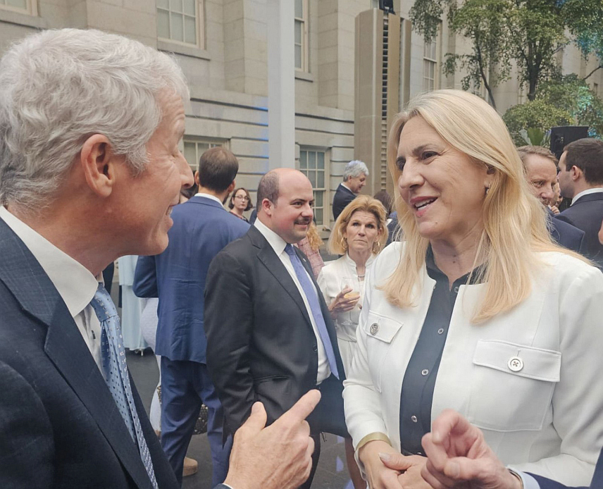 ВАШИНГТОН, 14. МАЈА /СРНА/ - Српски члан Предсједништва БиХ Жељка Цвијановић разговарала је у Вашингтону са Крисом Рајтом, секретаром за енергетику у администрацији америчког предсједника Доналда Трампа.