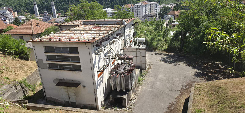 БИЈЕЉИНА, 15. МАЈА /СРНА/ - Радници "Електро-Бијељине" у недјељу, 17. маја, радиће годишњи ремонт трафостанице "Зворник" и далековода, због чега ће без електричне енергије бити око 6.500 корисника у Зворнику и приградским насељима Дивич и Кула Град.