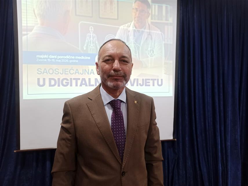 ЗВОРНИК, 15. МАЈА /СРНА/ - Предсједник Удружења доктора породичне медицине Републике Српске Драшко Купрешак рекао је данас у Зворнику да је кључни проблем у породичној медицини што студенти и млади доктори јако мало показују интерес за ову област.