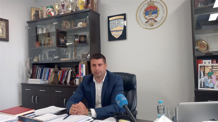 ИСТОЧНО НОВО САРАЈЕВО, 16. МАЈА /СРНА/ - Општина Источно Ново Сарајево ће у овој години из буџета, који износи око 37 милиона КМ, издвојити више од 14 милиона КМ за капиталне пројекте, изјавио је Срни начелник Јован Катић.