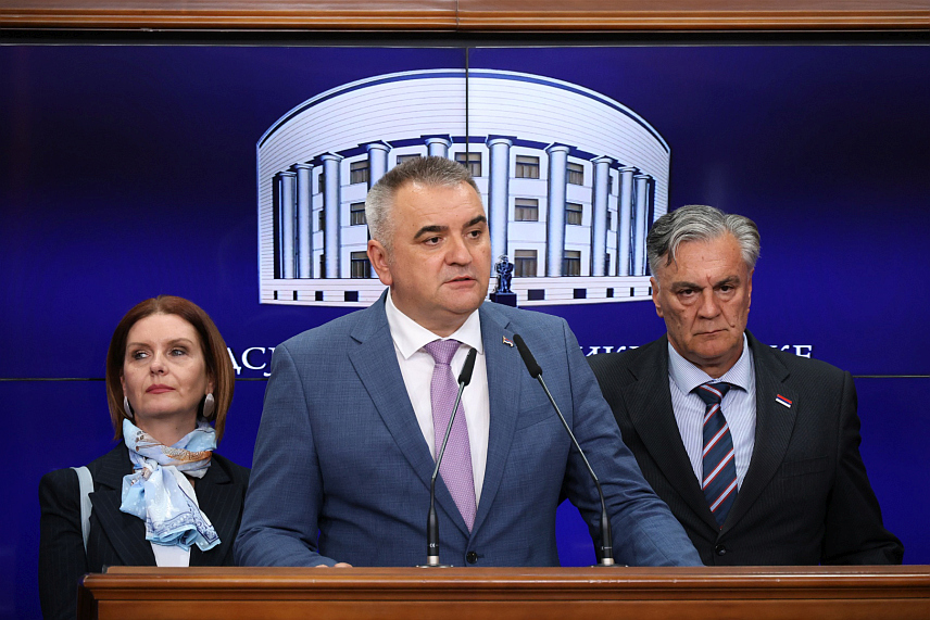 БАЊАЛУКА, 18. МАЈА /СРНА/ - Премијер Републике Српске Саво Минић на конференцији за новинаре у Бањалуци након састанка завничника Републике Српске са организацијама проистеклим из одбрамбено - отаџбинског рата. /Фото - Борислав Здриња/