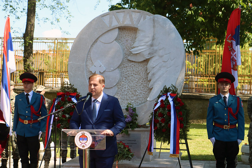 ГРАДИШКА, 1. МАЈА /СРНА/ - Република Српска је утјеха и мелем на рану протјераним Србима из Републике Српске Крајине и мора се чувати као зјеница ока, рекао је данас државни секретар у Министарству за рад, запошљавање, борачка и социјална питања Србије Никола Вукелић. / фото: Борислав Здриња/