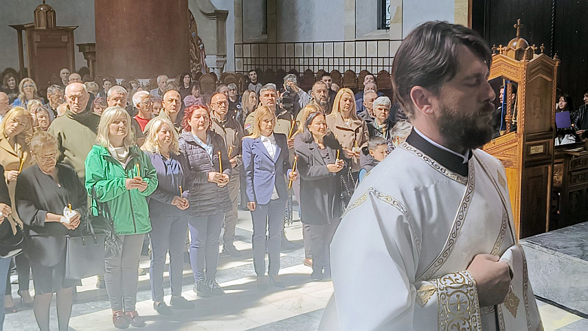 БЕОГРАД, 1. МАЈА /СРНА/ - У Београду је данас служен парастос за 283 Срба убијених у хрватској злочиначкој акцији "Бљесак", у којој је 1. маја 1995. године из западне Славоније протјерано више од 15.000 људи.