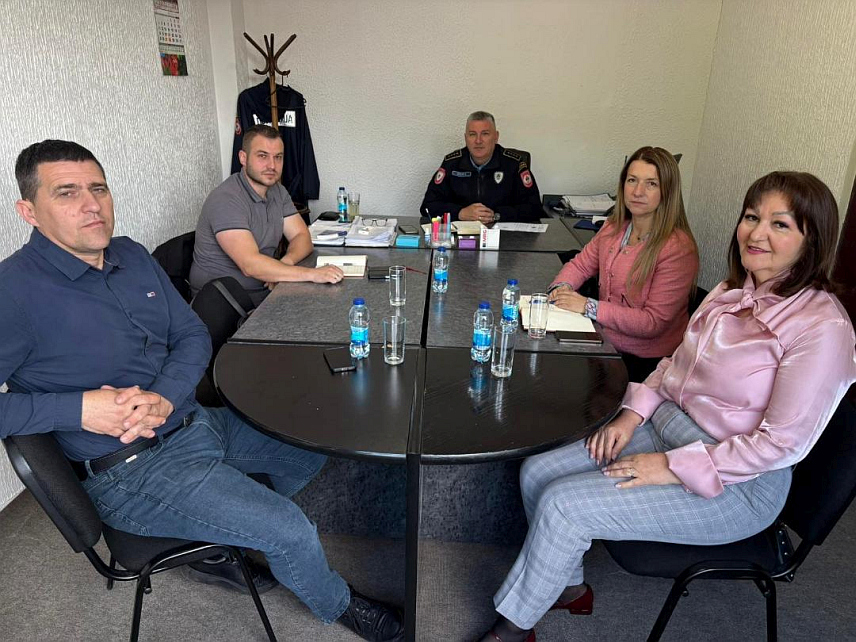 ЗВОРНИК, 20. МАЈА /СРНА/ - Представници Градске управе, Полицијске станице и директори средњих школа из Зворника дефинисали су данас активности и мјере које је потребно предузети како би матурско вече протекло у безбједном амбијенту и без нежељених догађаја, саоштено је данас из Градске управе.