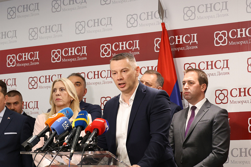 БАЊАЛУКА, 20. МАЈА /СРНА/ - Предсједник ДНС-а Ненад Нешић на конференцији за новинаре у Бањалуци након састанка владајуће коалиције у Републици Српској. /Фото - Борислав Здриња/