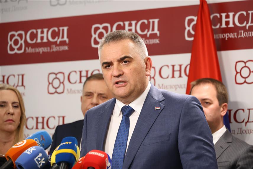 БАЊАЛУКА, 20. МАЈА /СРНА/ - Премијер Републике Српске Саво Минић на конференцији за новинаре у Бањалуци. /Фото - Борислав Здриња/