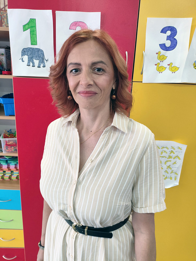 СРЕБРЕНИЦА, 25. МАЈА /СРНА/ - Драгана Милинковић из обданишта "Полетарац" из Сребренице проглашена је за најбољу васпитачицу на стручном скупу Асоцијације наставника и лидера региона на Златибору.
