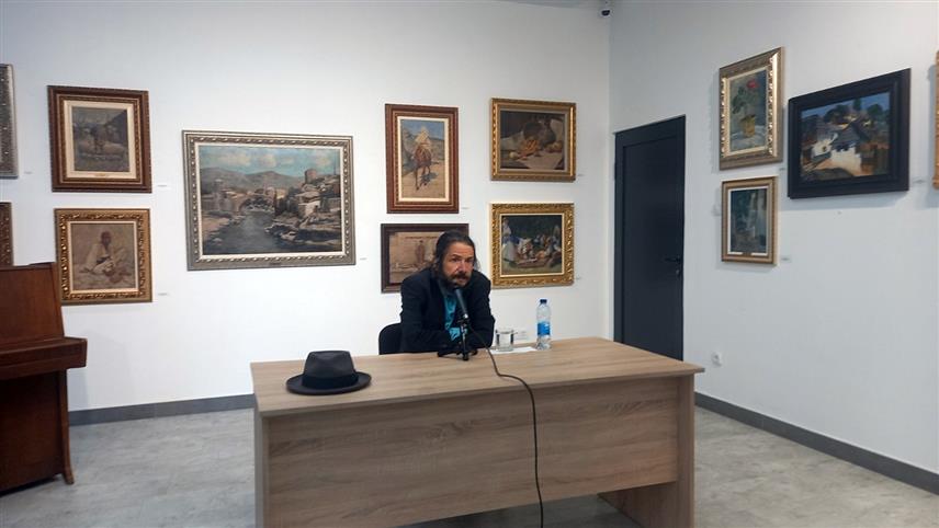 ИСТОЧНА ИЛИЏА, 26. МАЈА /СРНА/ - Предавање о теми "Континуитет и идентитет: од Вука и Његоша до Андрића и Селимовића" одржао је вечерас књижевник Мухарем Баздуљ у Галерији "Жарко Видовић" у Источној Илиџи.